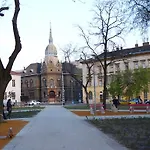 Dnd, Kun Apartments, Keleti Railway Station
