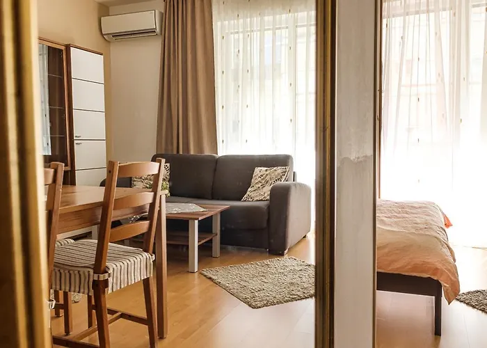 Dnd, Kun Apartments, Keleti Railway Station