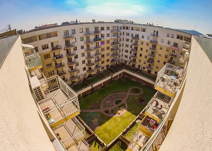 Dnd, Kun Apartments, Keleti Railway Station