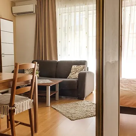 Dnd, Kun Apartments, Keleti Railway Station