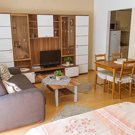 Dnd, Kun Apartments, Keleti Railway Station アパートホテル 3*