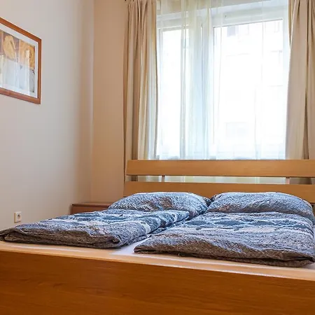 Dnd, Kun Apartments, Keleti Railway Station 3*