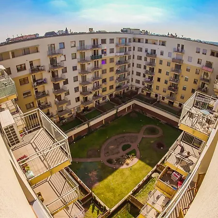 Dnd, Kun Apartments, Keleti Railway Station