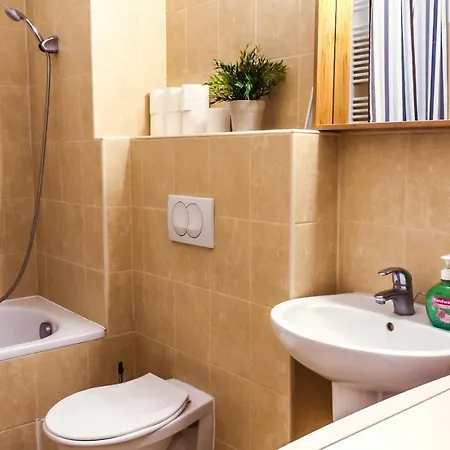 Dnd, Kun Apartments, Keleti Railway Station 3* Budapest