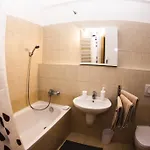 Dnd, Kun Apartments, Keleti Railway Station شقة فندقية