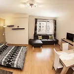 Dnd, Kun Apartments, Keleti Railway Station 3* بودابست