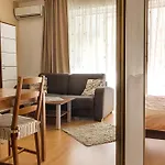 Dnd, Kun Apartments, Keleti Railway Station