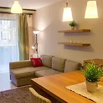 Dnd, Kun Apartments, Keleti Railway Station 3* بودابست